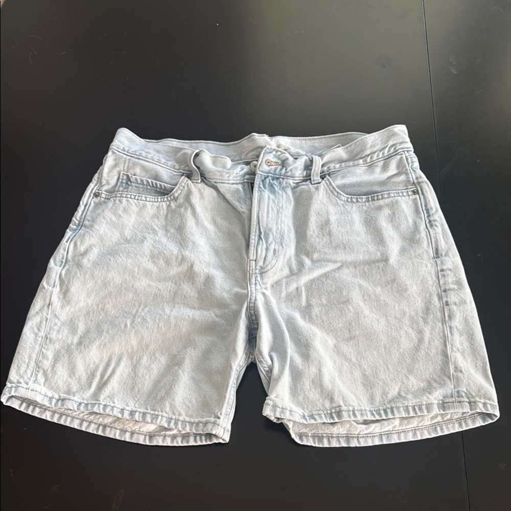 Old Navy Slouchy Straight Light Wash Denim Shorts